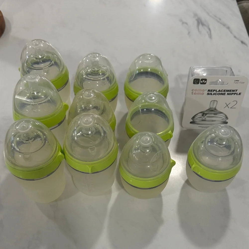 Comotomo Silicone Baby Bottles with Green Accents - Picture 2 of 5